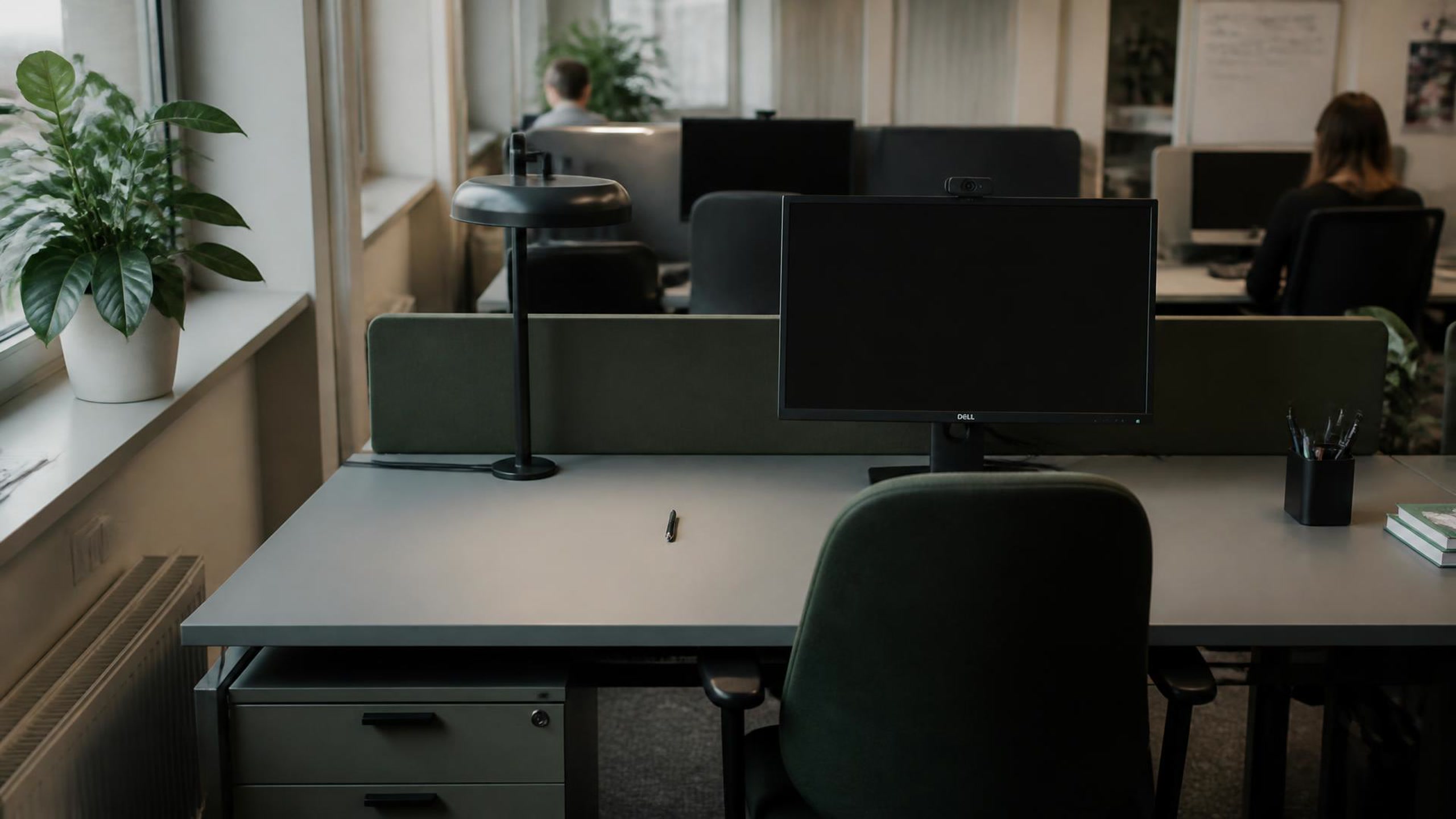 Tom arbetsplats på ett kontor
